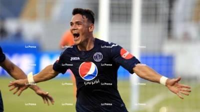 El paraguayo Roberto Moreira celebrando su gol con Motagua frente al Real España.