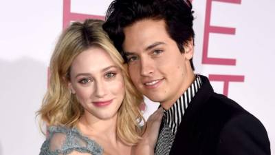 Lili Reinhart, Cole Sprouse y otros actores de 'Riverdale' han sido acusados de presuntas agresiones sexuales.