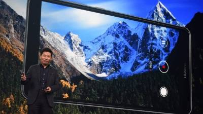 De nuevo Huawei se ha aliado con Leica para que su terminal destaque en fotografía, optando como en el caso del “smartphone” P9 por una doble cámara y un juego de dos sensores. La dupla se divide en una monocromo y una en color.