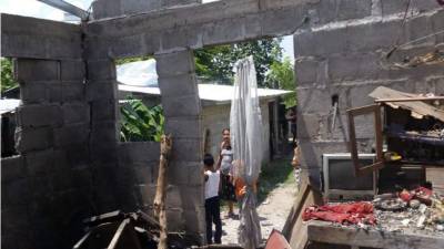 La vivienda quedó sin techo producto de la explosión.