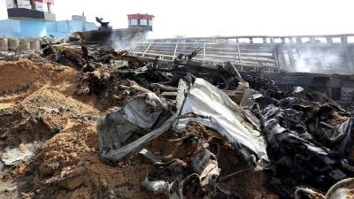 Un amasijo de hierros en el escenario de un atentado suicida en Bagdad (Irak). EFE/Archivo