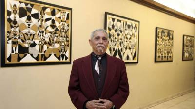 El artista plástico Carlos Armando Flores.