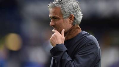 Mourinho y el Chelsea pasan un momento amargo en Inglaterra.