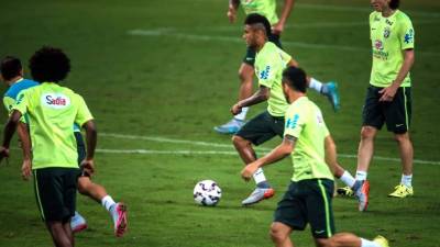 Neymar en el entrenamiento de este martes de la selección brasileña. Foto AFP