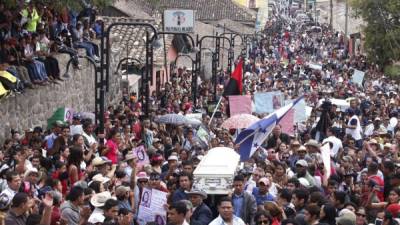 Miles de personas participaron esta mañana y tarde del último adiós a la líder indígena.