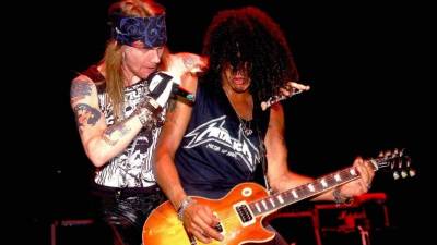 El vocalista Axl Rose y el guitarrista Slash.