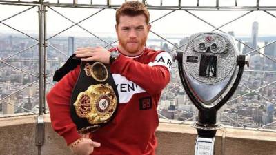 'Canelo' Álvarez firmó este asombroso contrato solo unos meses después de dar positivo al clenbuterol en una prueba antidopaje positiva por la que fue suspendido seis meses. FOTO AFP.