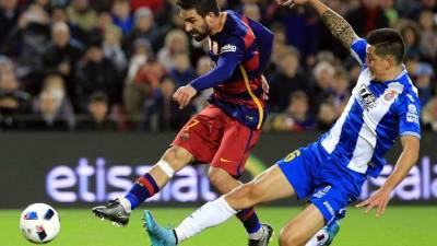 Arda Turan se mostró bien en su debut con el Barcelona. Foto AFP