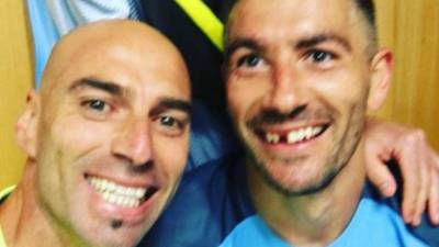 Willy Caballero fue el encargado de mostrar que Kolarov se había quedado sin un diente.