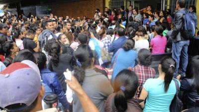 Representantes del Movimiento Estudiantil Universitario se tomaron ayer las instalaciones de la Facultad de Medicina.