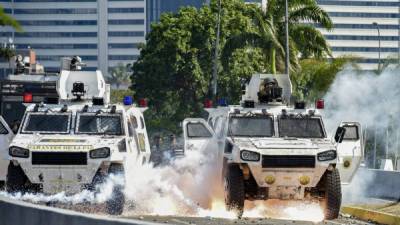 Al menos 69 personas resultaron heridas durante los violentos enfrentamientos entre opositores y fuerzas de seguridad en Caracas./AFP.