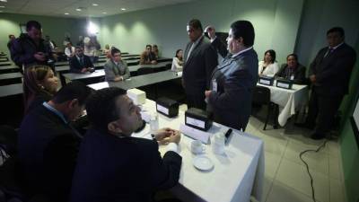 Las pruebas se aplicaron ayer con observadores.