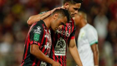 Alex López no festejó sus goles ya que en el campeonato pasado falló un penal que le costó el título al Alajuelense. Foto La Nación de Costa Rica.