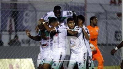 Jugadores del Platense celebrando el primer gol de Yerson Gutiérrez ante Honduras Progreso. Foto Neptalí Romero