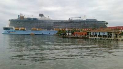 La embarcación durante su estancia en Roatán.