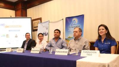 Leonardo López, gerente comercial de Grupo Opsa; Liliana Barahona, coordinadora regional de RSE en Cargill; Yusuf Amdani, presidente de Fundahrse; Roberto Leiva, director ejecutivo de Fundahrse, y Larissa Espinal, coordinadora de la Fundación Tigo.