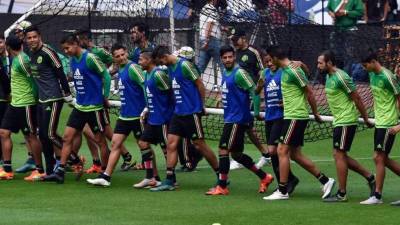 México debutó con un triunfo (3-0) sobre El Salvador en la eliminatoria de la Concacaf rumbo al Mundial de Rusia 2018.