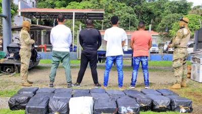 Los cuatro sujetos fueron puestos a disposición de la fiscalía.