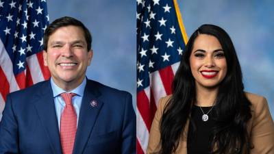 Composición de dos fotografías oficiales donde aparece los candidatos al Congreso por el distrito 34 de Texas, el congresista demócrata Vicente González, y la excongresista republicana Mayra Flores.