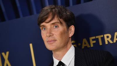 Cillian Murphy a su llegada esta noche a los premios SAG. El actor irlandés da vida a Robert Oppenheimer en el filme “Oppenheimer” .