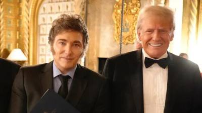 Milei viajó a Florida para reunirse con Trump durante un foro de conservadores que se llevó a cabo en Mar-a-Lago, la mansión del magnate en Palm Beach.