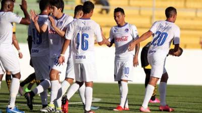 Los jugadores del Olimpia celebrando uno de los goles del partido ante Real España. Foto Juan Salgado