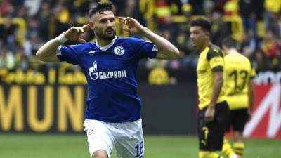 El Dortmund terminó jugando con nueve hombres por las expulsiones con roja directa de Marco Reus y Marius Wolf, y el Schalke lo aprovechó.