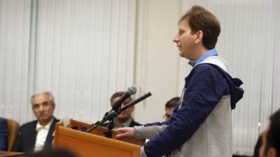 El momento cuando el magnate recibe su sentencia.