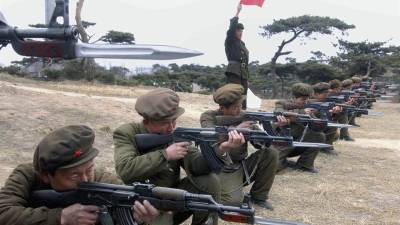 Soldados norcoreanos durante maniobras militares.