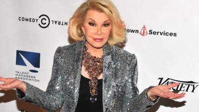 Joan Rivers está grave. Es la presentadora del programa Fashion Police.