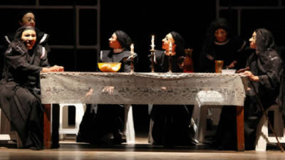 Actrices de Proyecto Teatral Futuro en 'La Casa de Bernarda Alba', dirigida por Damario Reyes.