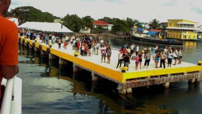 Autoridades municipales en Utila ampliaron el embarcadero y fortalecieron sus bases. El próximo año esperan la llegada de cruceros internacionales. Foto: Samuel Zelaya.