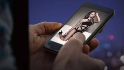 La firma estadounidense de seguridad en internet Zscaler alertó este martes ante la aplicación pornográfica para móviles y ordenadores 'Adult Player', que saca fotografías de los usuarios sin que estos lo sepan para luego chantajearlos.