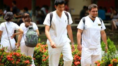 Estudiantes de Medicina de la Unah-vs participaron también en el congreso de posgrados.