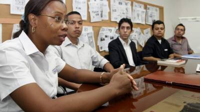 Jennifer Blanco, Carlos Padilla, Julio Castillo, Gersson Sorto y David Flores compartieron en la sala de reacción de LA PRENSA sus experiencias emprendiendo.