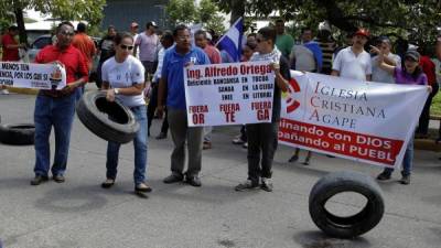 Los pobladores de La Ceiba han salido a las calles a protestar por los constantes apagones.