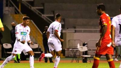 Alex López se lució con un brillante gol en el duelo ante Herediano.