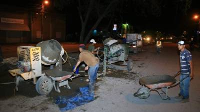 Las cuadrillas están trabajando por la noche para evitar congestionamiento vehicular. Foto: Jordan Perdomo.