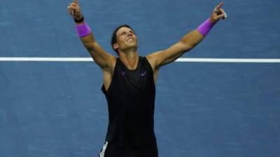 Con la corona de este domingo, Nadal quedó a un título del récord de cinco US Open que mantienen Federer, Pete Sampras y Jimmy Connors. Foto AFP.