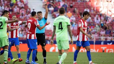 El árbitro Jesús Gil Manzano expulsó al portugués Joao Félix del Atlético de Madrid contra el Athletic de Bilbao.