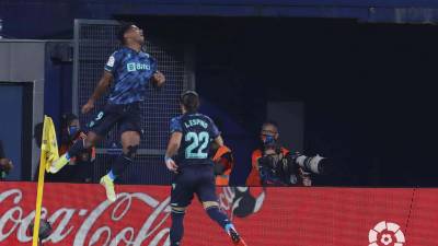 Choco Lozano celebró a los grande sus tres goles que le marcó al Villarreal en el estadio de La Cerámica.