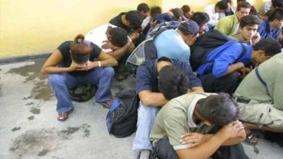 Los indocumentados fueron trasladados a las intalaciones del Instituto de Migración para iniciar con sus trámites de deportación. Foto El Informante.