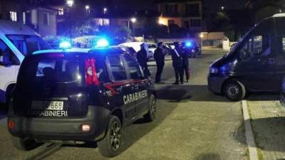 El sujeto trasladó el cuerpo sin vida de su esposa hasta la comisaría en el baúl de su vehículo.