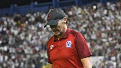 Pedro Troglio durante el clásico Marathón vs Olimpia que se disputó en el estadio Morazán.