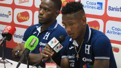 Quioto junto a Maynor Figueroa en la rueda de prensa de este lunes.