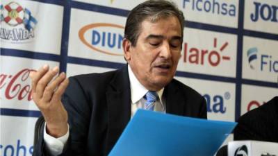 El técnico hondureño Jorge Luis Pinto dio a conocer la lista de los convocados en una conferencia en la Federación Nacional de Fútbol de Honduras (Fenafuth).