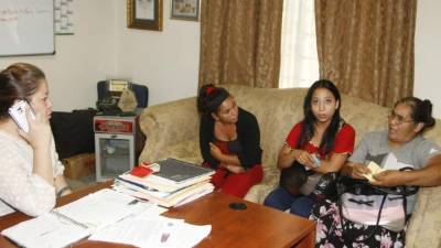 Las parientes de la niña Roxana Mejía fueron atendidas por la gobernadora política de Cortés, Wiladina Chiang, quien les dio una respuesta positiva.