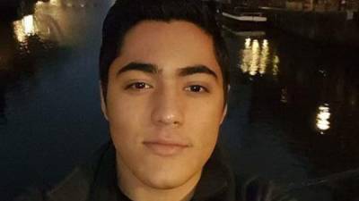 Carlos Emilio Collier (de 20 años) departía con sus amigos la noche que se reportó su muerte en la colonia Loarque.