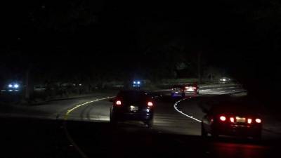 La iluminación de la trocha nueva del segundo anillo estuvo a cargo de la constructora; pero la trocha vieja está completamente oscura y representa un riesgo. Foto: Amílcar Izaguirre