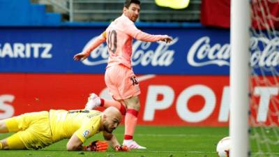 Lionel Messi anotó un doblete en el empate 2-2 entre Eibar y Barcelona. FOTO AFP.